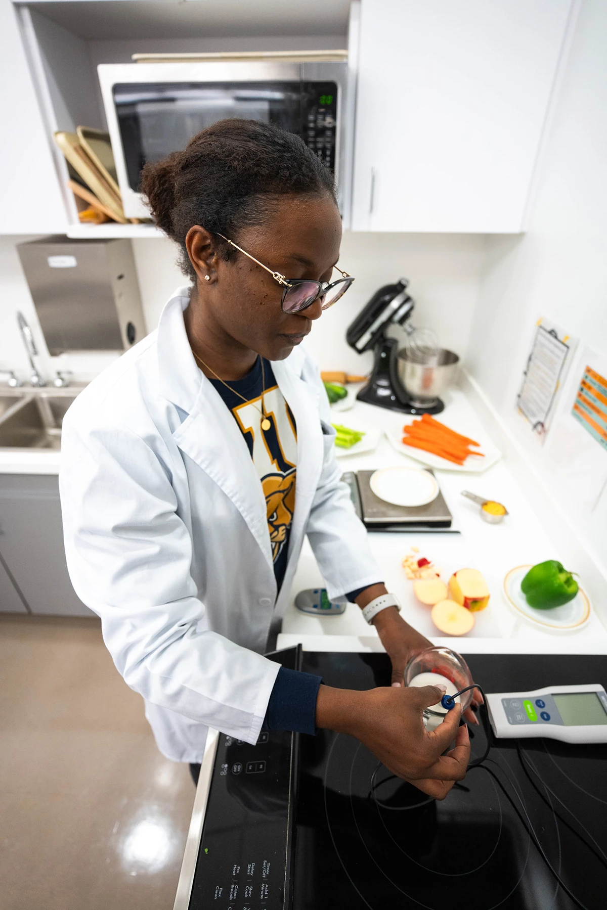 FIU Dietetics and Nutrition student working in the Food Lab